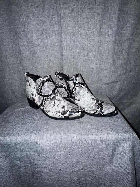 Lucky Brand Women's Basel Black / White Snake Low Cut Ankle Booties - .com, - Picture 2 of 6